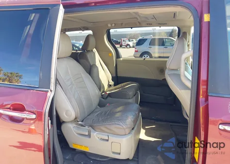 2011 Toyota Sienna Limited V6 z USA, uszkodzony, nr VIN 5TDYK3DC0BS021577